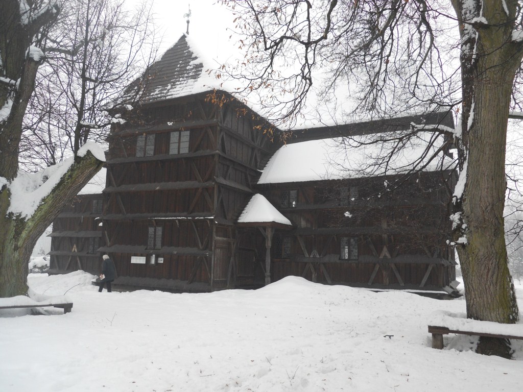 Visite de l'église en bois de Hronsek classée au patrimoine de l'UNESCO